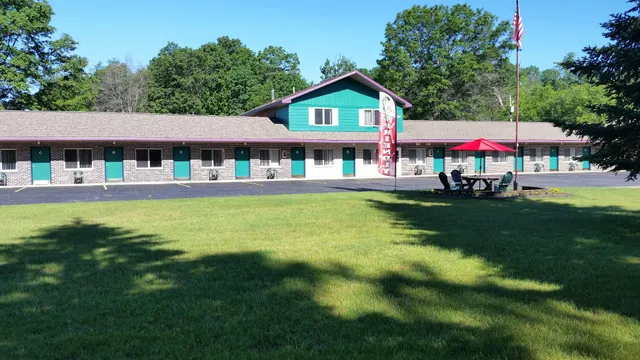 North Winds Lodge at Higgins Lake