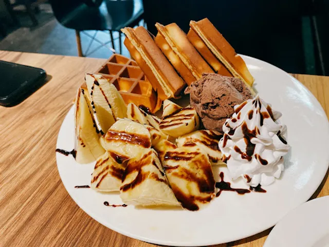 橋品氏CHARMING Waffle Cafe