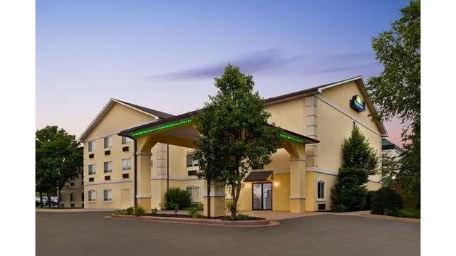 Days Inn by Wyndham Kansas City International Airport
