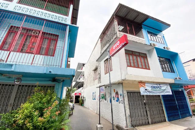 OYO 525 MRT Phetkasem 48/1 Place