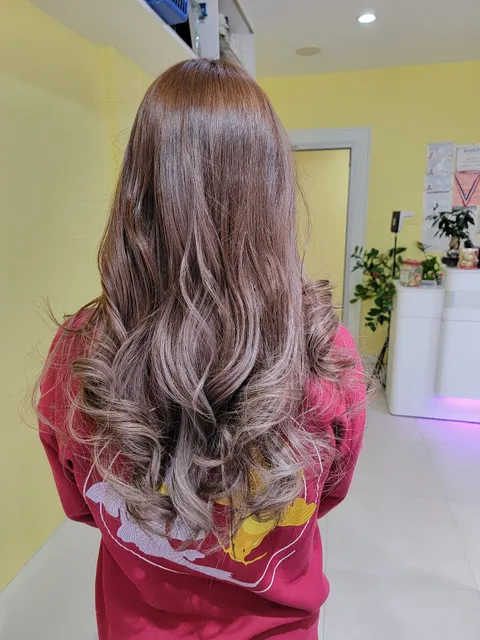 Bing Han B2 Unisex Hair Salon