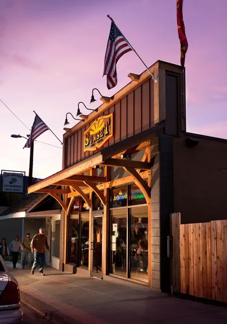 Sunset Chelan - Pizza, Bar & Grill