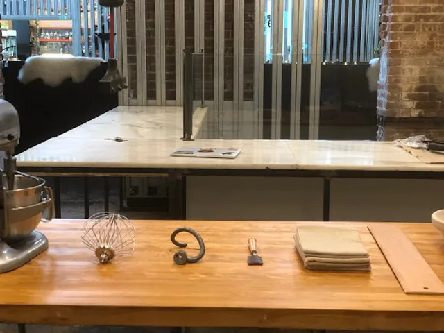 Reunion Bakery / Sourdough Bread / Coffee