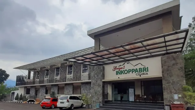 RedDoorz Premium @ Griya Inkoppabri Cisarua Puncak