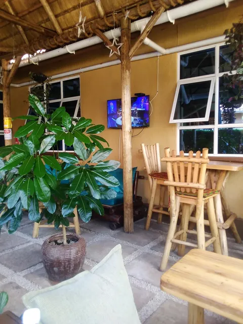 Reverie lounge & Bar