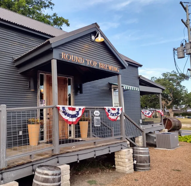 Round Top Brewing & Kitchen