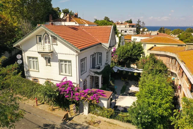 Sergüzeşt Otel Büyükada