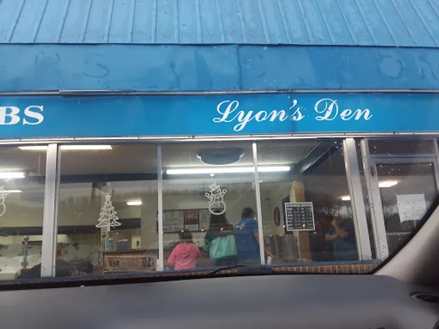 Lyons Den Pizza