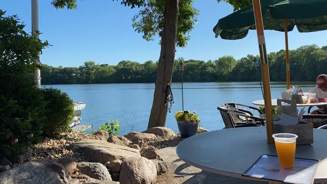 The Marina Lodge Lakeside Pub & Provisions