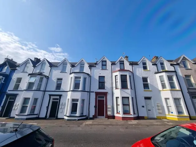 Portrush by the Sea - Princess Yellow Apartments