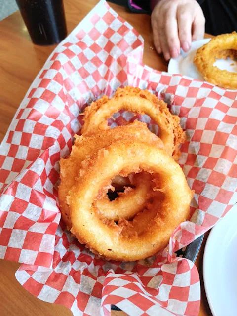 Tiny's Bar and Grill, Paradise