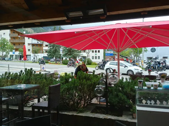 Iceberg Bar Restaurant Lounge