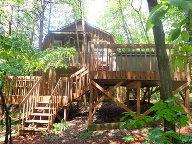The Tree House in Hocking Hills
