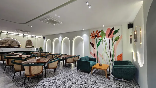 Latte Cafe & Kitchen