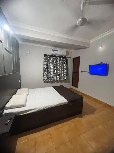 Frankies holiday inn