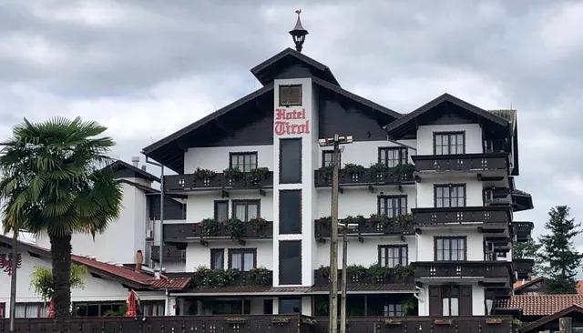 Hotel Tirol