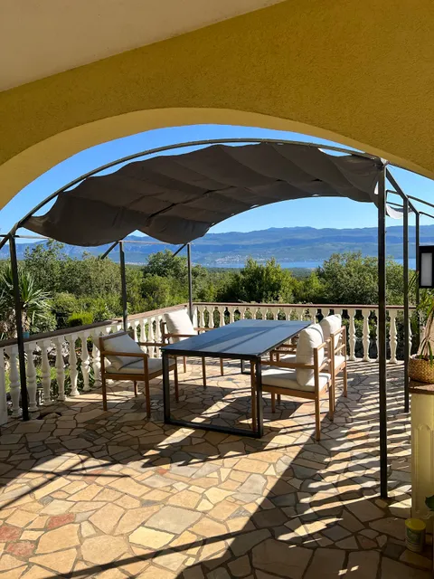 Hilltop Villa Risika