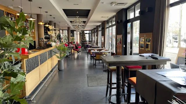 Cafe Restaurant Manou