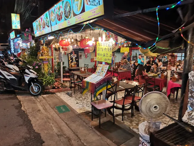 Ed's Eating House - Family Restaurant