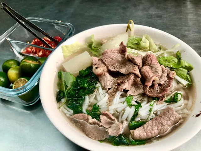 越廚 （VIETNAMESE FOOD)