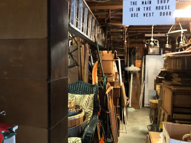 Rickety Robin Antiques