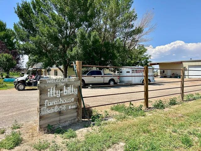 Itty-Bitty Farmhouse and Co