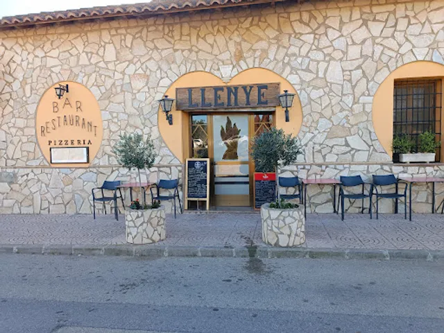 Restaurant - Pizzeria Llenye