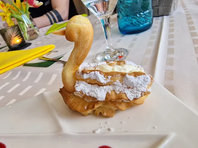 Cafe`- Restaurant La Belle Epoque