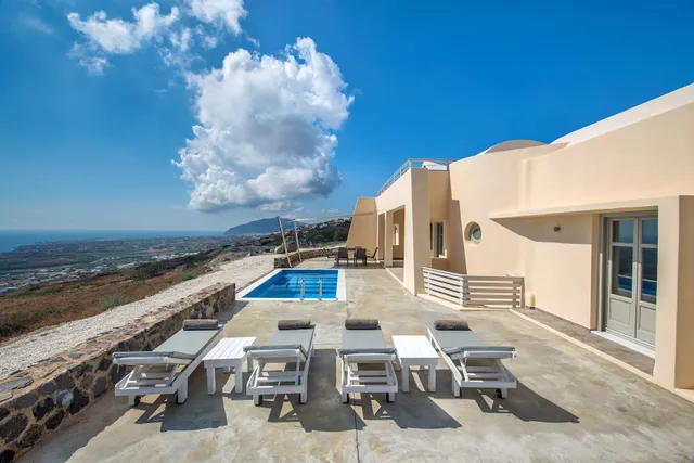 Theano Cave Suites & Villas