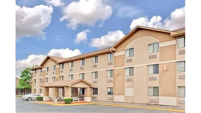 Super 8 by Wyndham Mokena/Frankfort /I-80