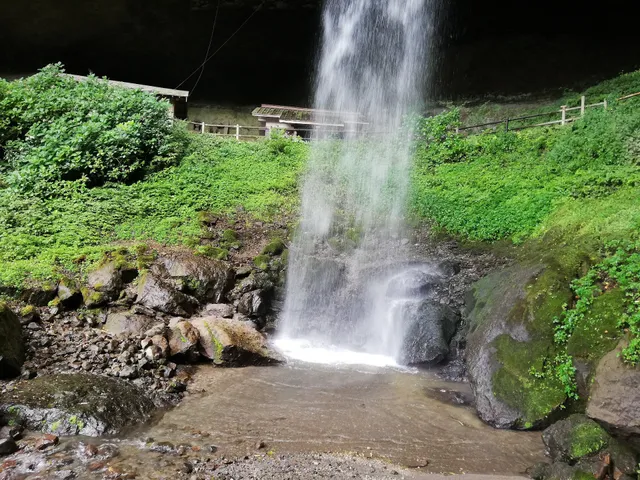 Tanashitafudo Falls