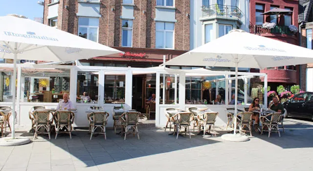 Ter Rivierenhof (Restaurant/Taverne) gelegen buiten het park!