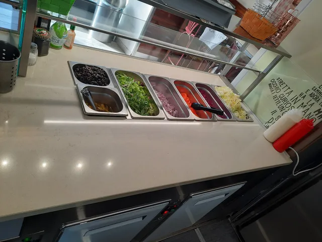 Golden Moustache baffo d’oro kebap &pizza