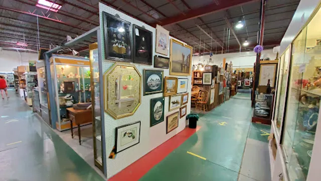 Roadshow's 400 Antiques Mall