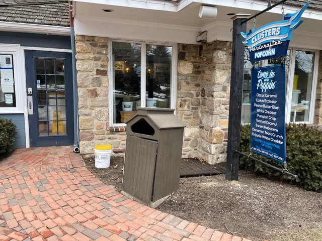 Clusters Handcrafted Popcorn Peddler's Village