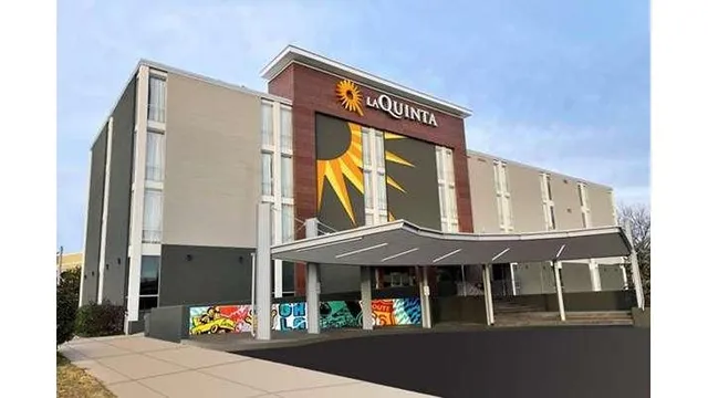La Quinta Inn & Suites by Wyndham Tulsa Downtown/Route 66