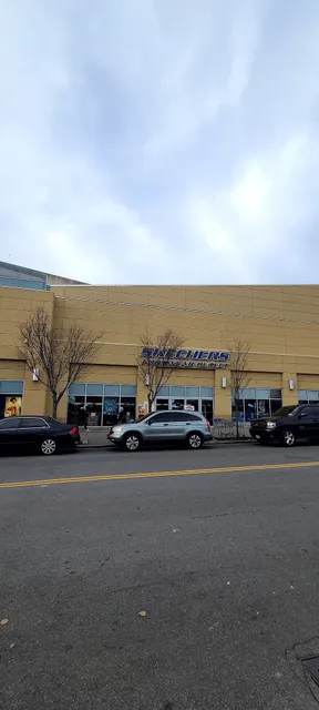 SKECHERS Warehouse Outlet