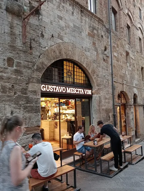 Gustavo Mescita Vini Enoteca