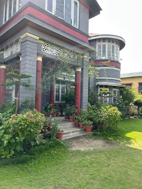SOLAN RETREAT -Villa with Garden and Parking