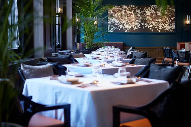 Restaurant RASPBERRY with MOON BAR