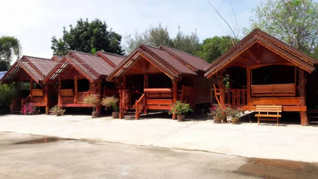 สุณีย์บ้านพัก - Sunee Beach Apartment - Laem Mae Phim