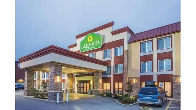 La Quinta Inn & Suites by Wyndham O'Fallon, IL - St. Louis