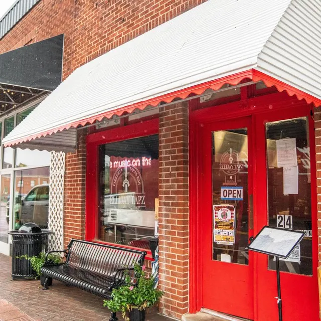 ELLIJAY TAPZ PIZZA AND TAPAS BAR