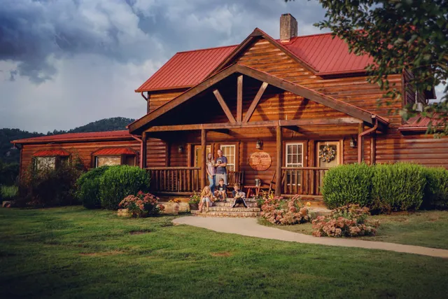 A King’s Lodge - Vacation Rentals in Smoky Mountains
