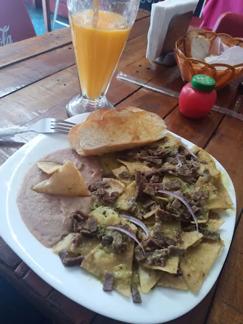 LOS CHILAQUILES DE LA JEFA