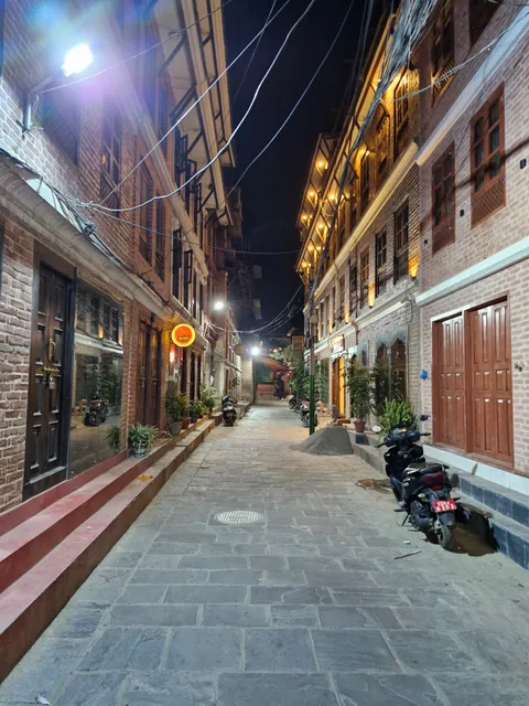 Hidden Courtyard Walkhu