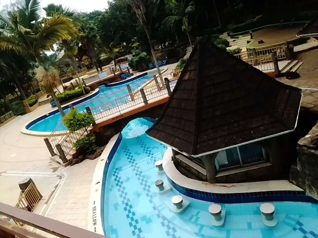 J & M Airport Road Hotel