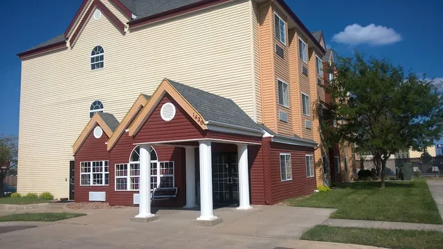 Days Inn & Suites by Wyndham Hutchinson