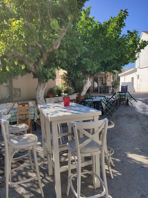 Μεζεδοπωλείο "Η Πλατεία"/Kafenion "PLATEIA"