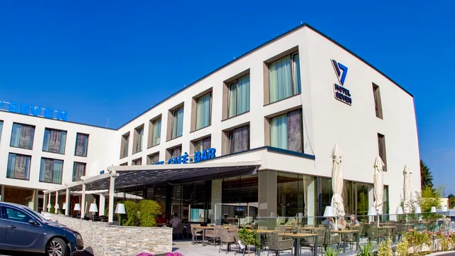 Hotel Seven
